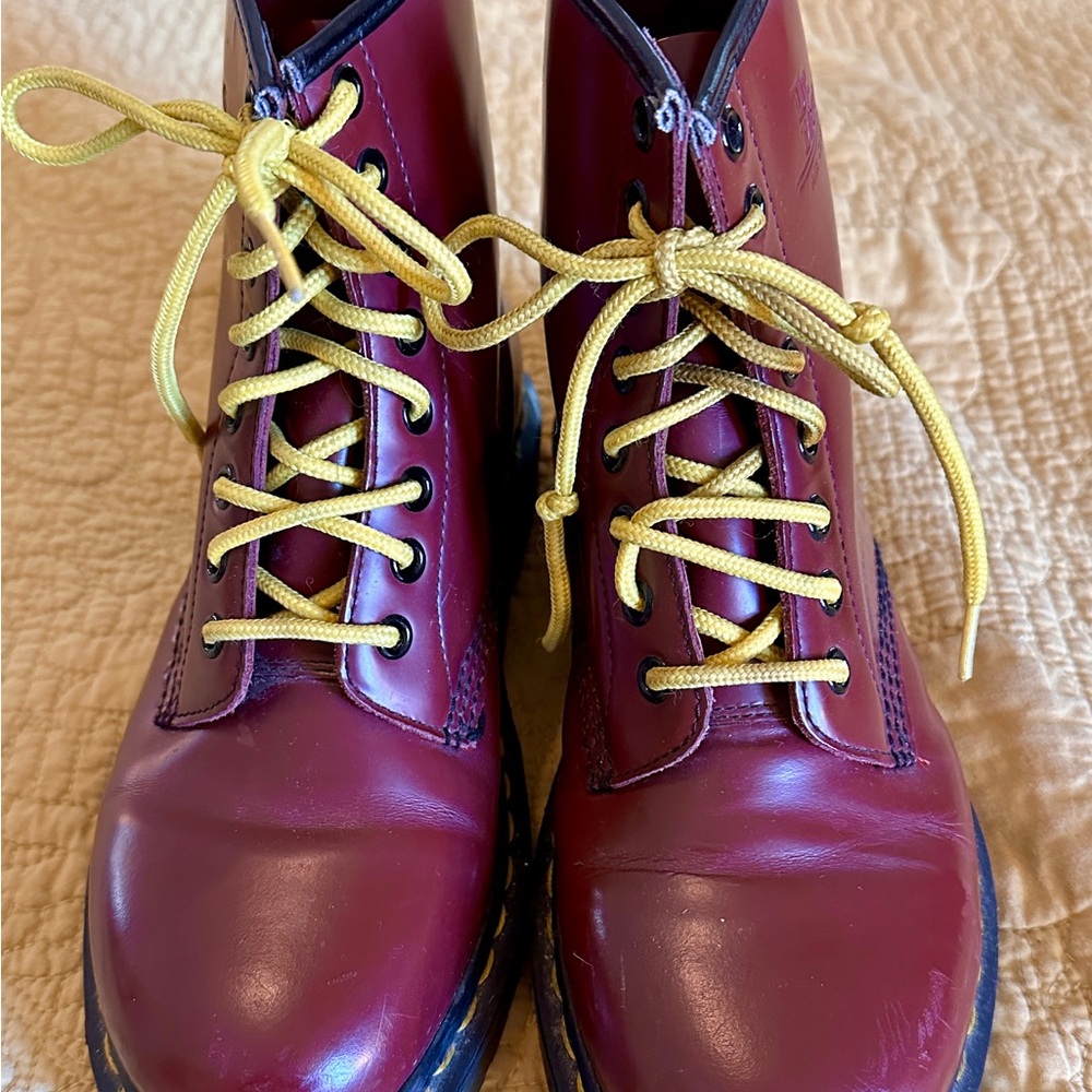 Dr. Martens 1460 Oxblood boots in a L8/M8/Euro 38